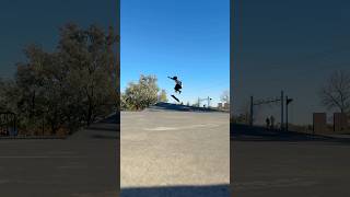 Good sesh on the hip today 💪🏼 #skater #skatepark #fastplant #kickflip #treflip #pushskateboarding