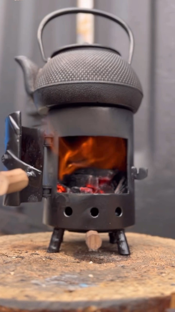 最小の薪ストーブ作ったから火入れ!mini wood burning stove - YouTube 最小の薪ストーブ作ったから火入れ!mini wood burning stove - YouTube