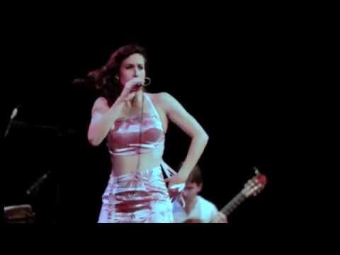 La Luna Cubre Montañas Video