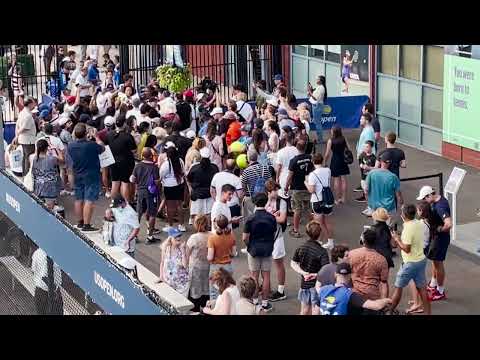 【大坂なおみ】試合前練習！出口で大勢のファンに出迎えられ神対応【全米オープン🎾】