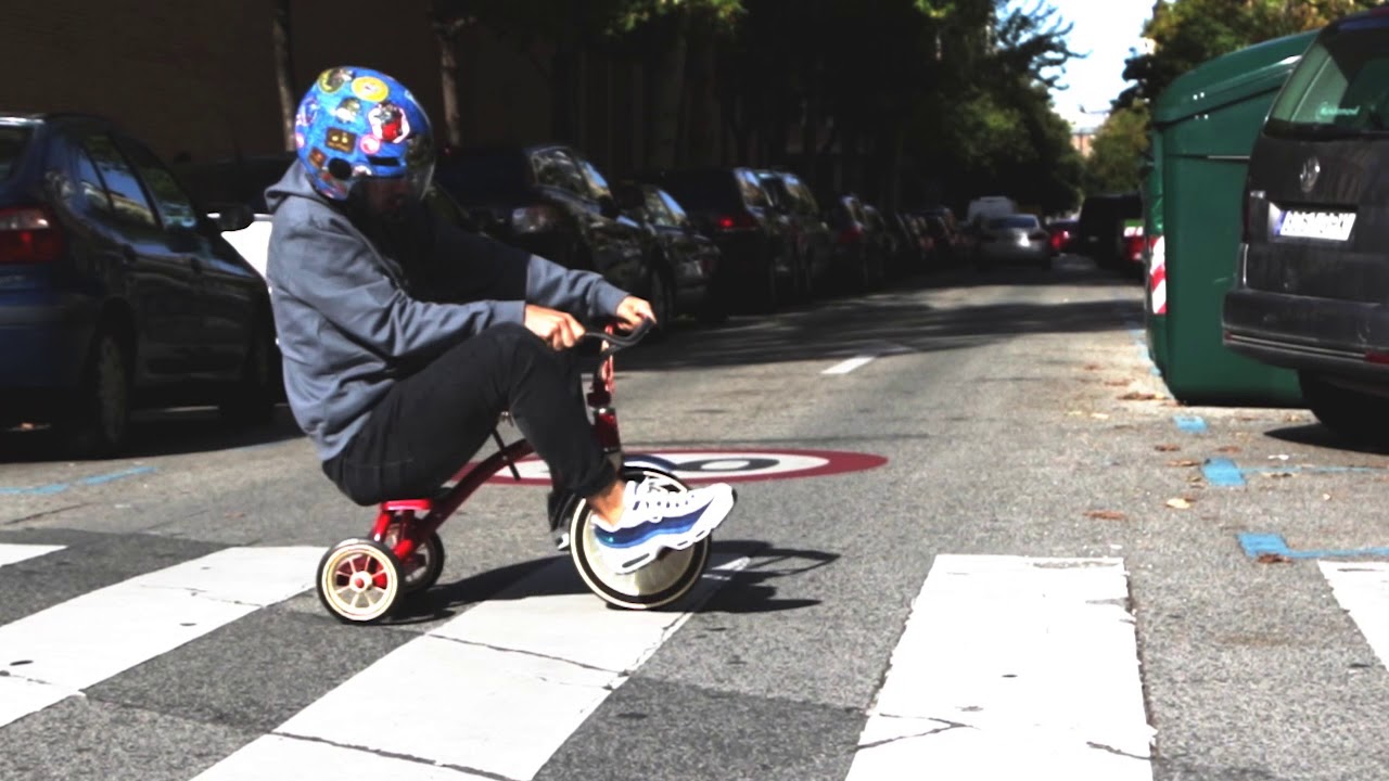Déjate ver con los nuevos cascos de Kukuxumusu y Shiro Helmets