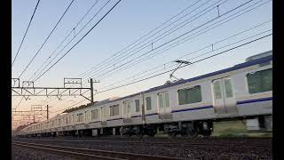 Ｅ２３５系。横クラＦ-２０＋Ｊ-０８編成。３５０５Ｆ。成田線。佐倉〜酒々井間。２０２２年１０月２７日撮影。