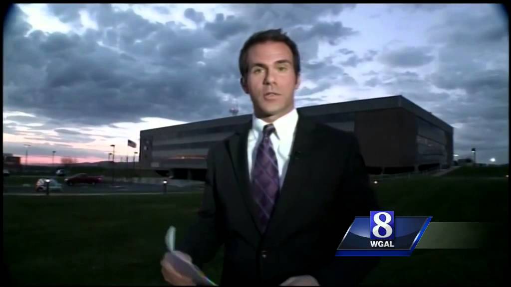 Police search evidence left by Frein inside abandoned airport hangar