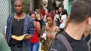 Pizzas en cuba, cubanos comprando y comiendo