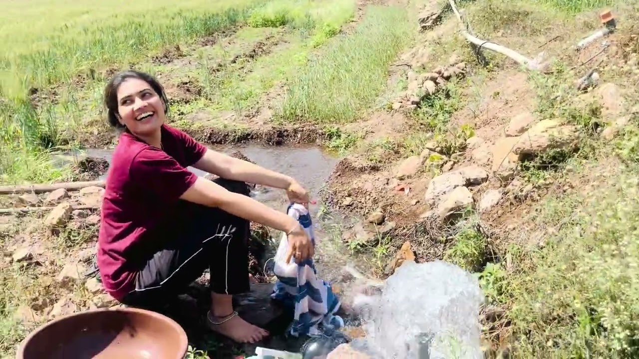 आज सकाळी मम्मीने १००रू ३किलो निरमा घेतला आणि त्यात निघाली माती😱😱😱मोटरीवर गेली होती कपडे धूवाय