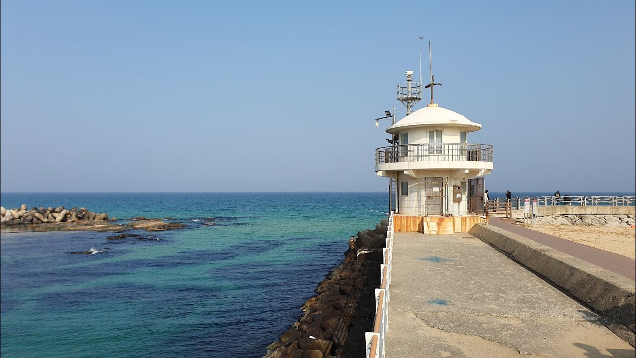 Gangmun Beach (강문해변) , Gangneung, South Korea. 14 Feb 2026.