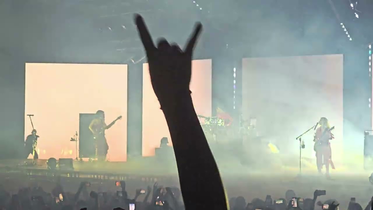 Six feet deep by The Warning live at Auditorio Nacional 11/02/2025