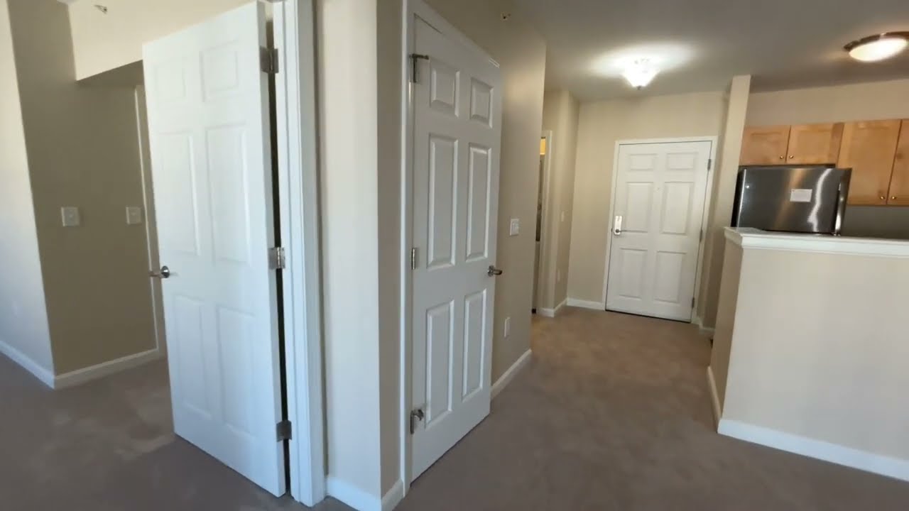 Basil Style Apartment Home 806 SQFT