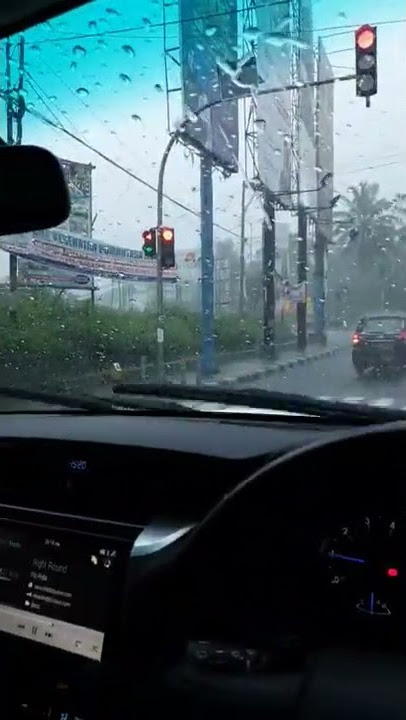 Video Super Singkat Sensasi Toyota Fortuner VRZ Ketika Hujan Deras