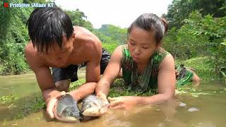 Top Fishing Video - How to catch fish - survival in the rainforest - unique fishing