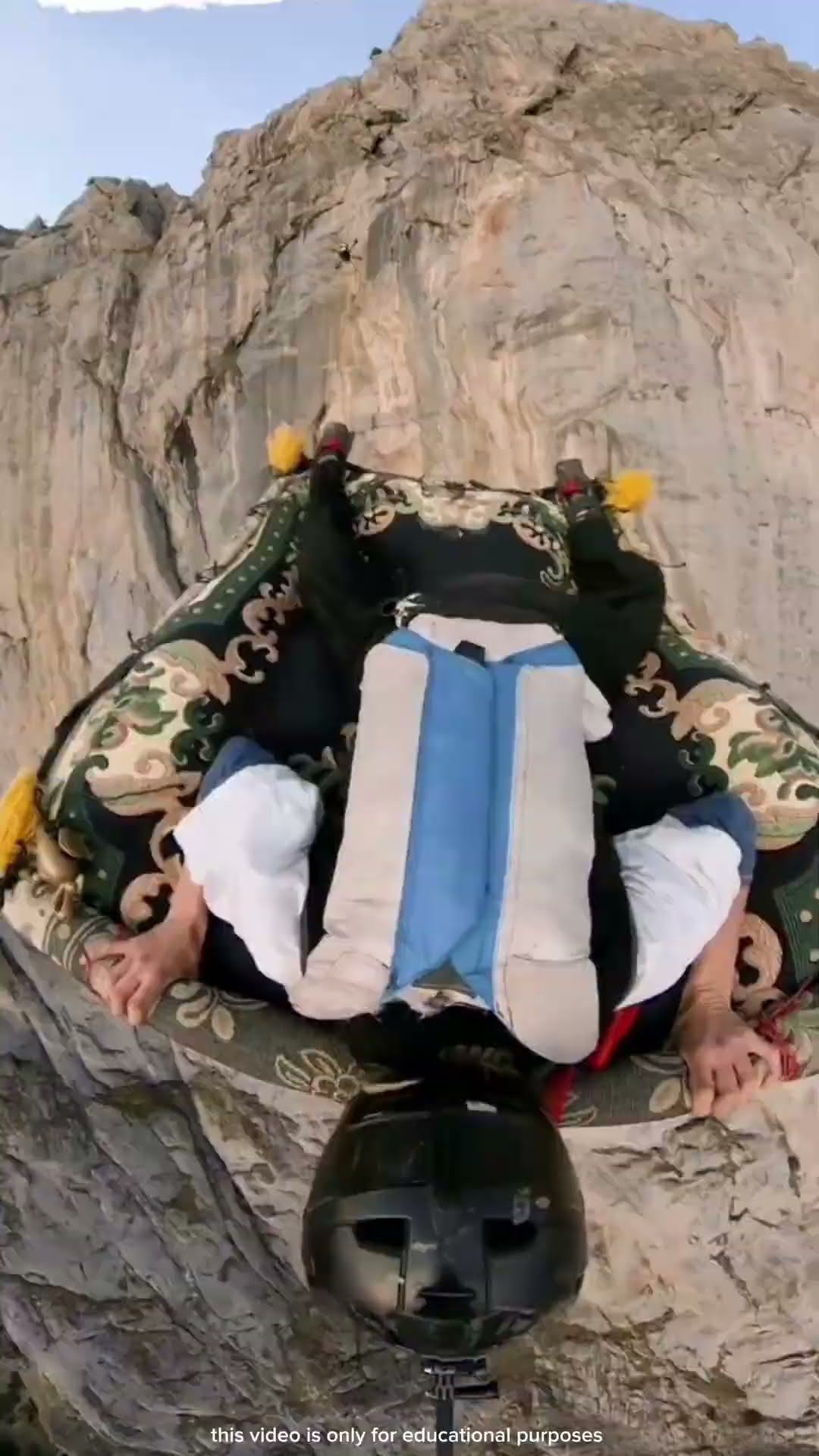 पहाड़ से चटाई पर नीचे उतर गया #shortsvideo