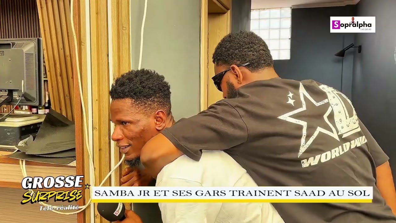 Télé-réalité : Samba Junior et ses gars traînent Saad au sol pour l'expulser de la salle.