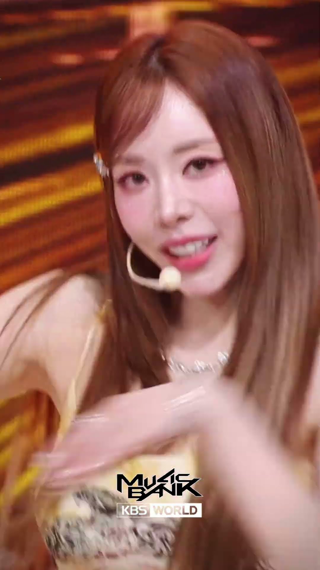 LOVE 2 - BBGIRLS #LOVE 2 #BBGIRLS #ブブゴル #브브걸 #Shorts #MusicBank | KBS WORLD TV