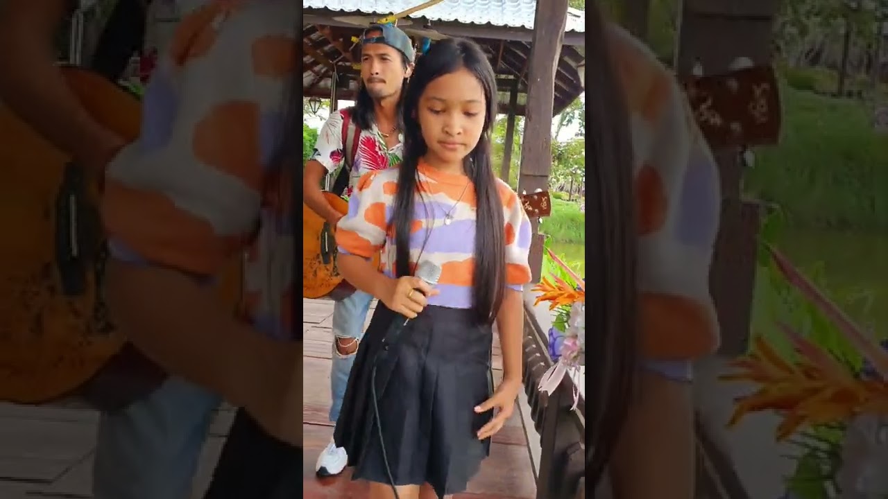 ดอกไม้กับแจกัน กีต้าร์สิริขวัญ สมปอง อุมา