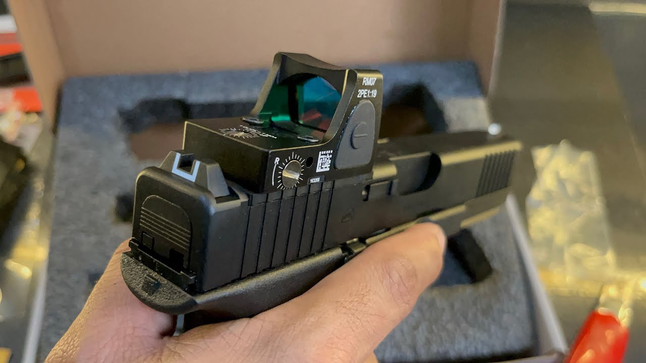 Umarex Airsoft Glock 17 Gen 5 MOS with RMR Red Dot installed b