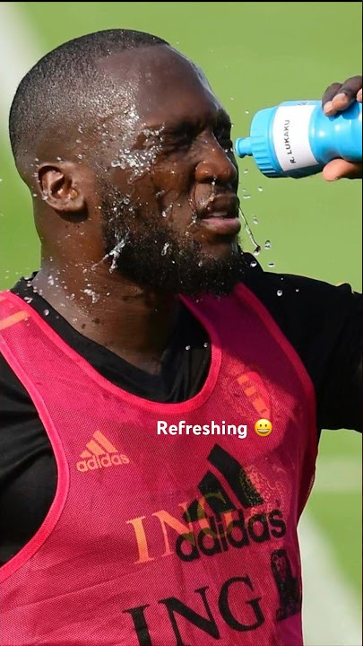 Stay hydrated 💦 #Lukaku #Thirsty