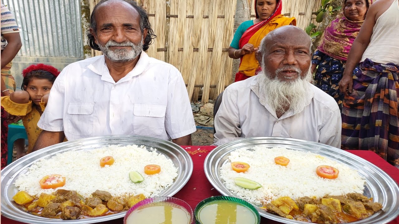গ্রামের সেরা দুই মুরব্বির গরুর মাংস ভাত আর ডাউল খাওয়ার আজব প্রতিযোগিতা 