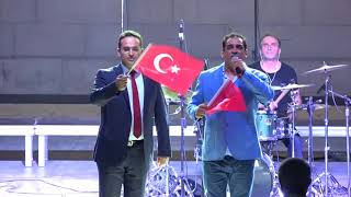Bornova Marşı’nın “Mustafa Kemal’in Askerleriyiz” Dizelerini Binlerce Kişi Hep Birlikte Seslendirdi