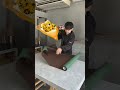 ひまわり花束をラッピング