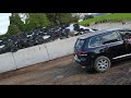 Tractor vs volkswagen touareg V8