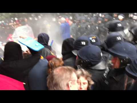 30.9. Parkräumung - Wasserwerfer gegen Sitzblockade - Stuttgart 21