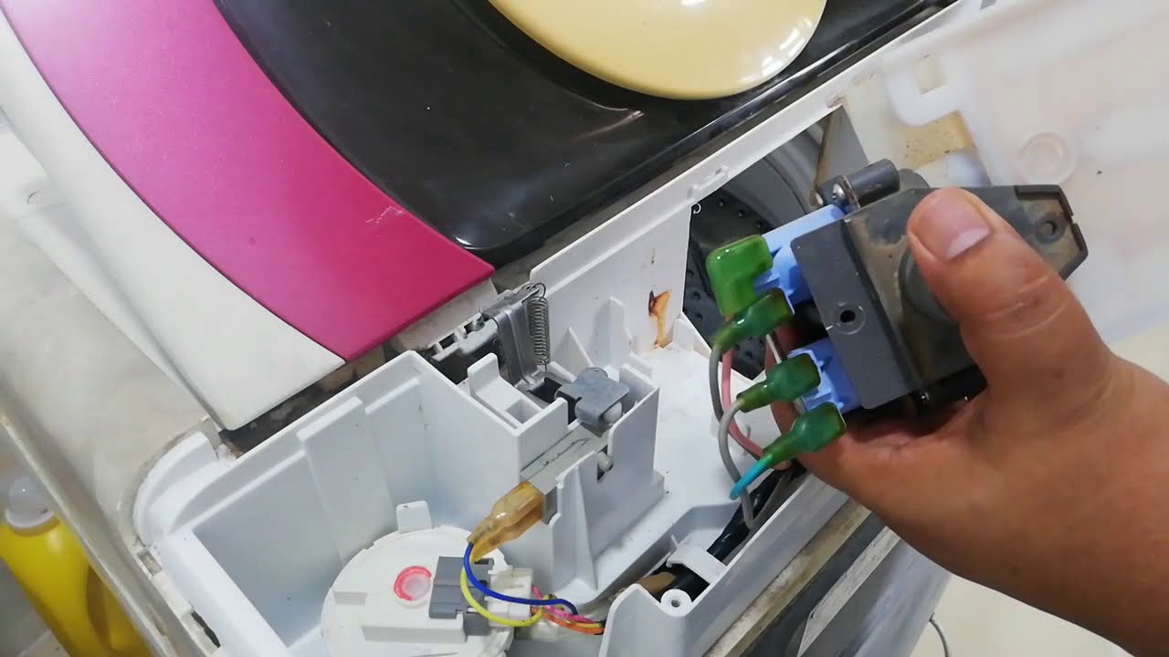 DIY Tukar WATER INLET VALVE TOSHIBA CIRCULAR INTAKE WASHING MACHINE 9KG