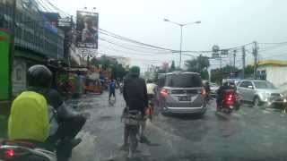 Download lagu NEWS - Driving through Jakarta Flood and Traffic (Banjir and Macet) - might as well swim home