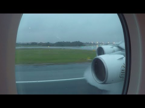 Stormy landing Emirates A380 in Australia