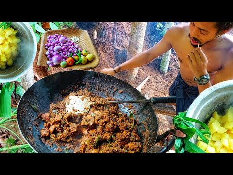 ചിക്കൻ വറ്റിച്ചതും തല്ലുകൊള്ളിത്തനവും 😊 village cooking with friends / G J MOWGLI 😂😂