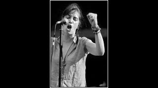 Patti Smith - Rockin' In The Free World (People Have The Power Intro) Live