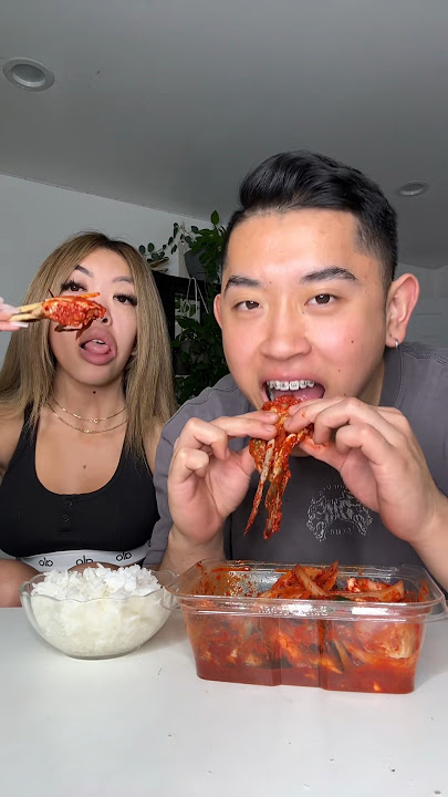 TRYING RAW SPICY MARINATED CRAB