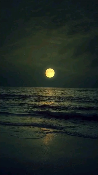 pantai saat malam hari. dengan memandangi indahnya purnama #natural #laut #pantai