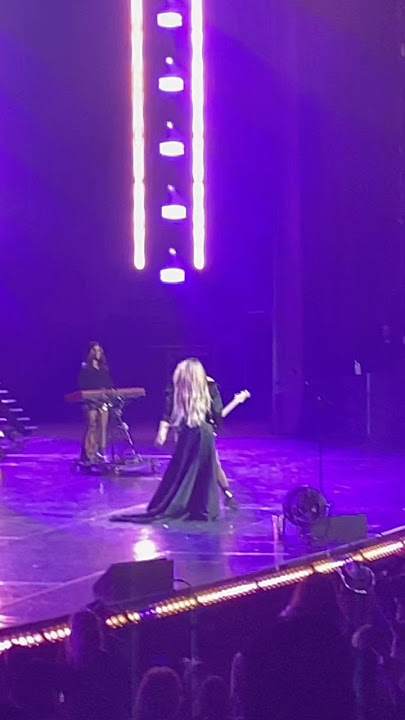 Shania Twain🇨🇦Lindsay Ell~~Las Vegas🇺🇸~~30th November 2024