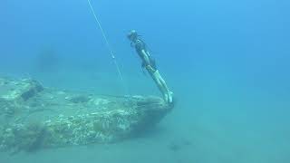 Standing on the bottom of the ocean. No fins. No tank. One breath. (Free diving. Apnea) screenshot 3
