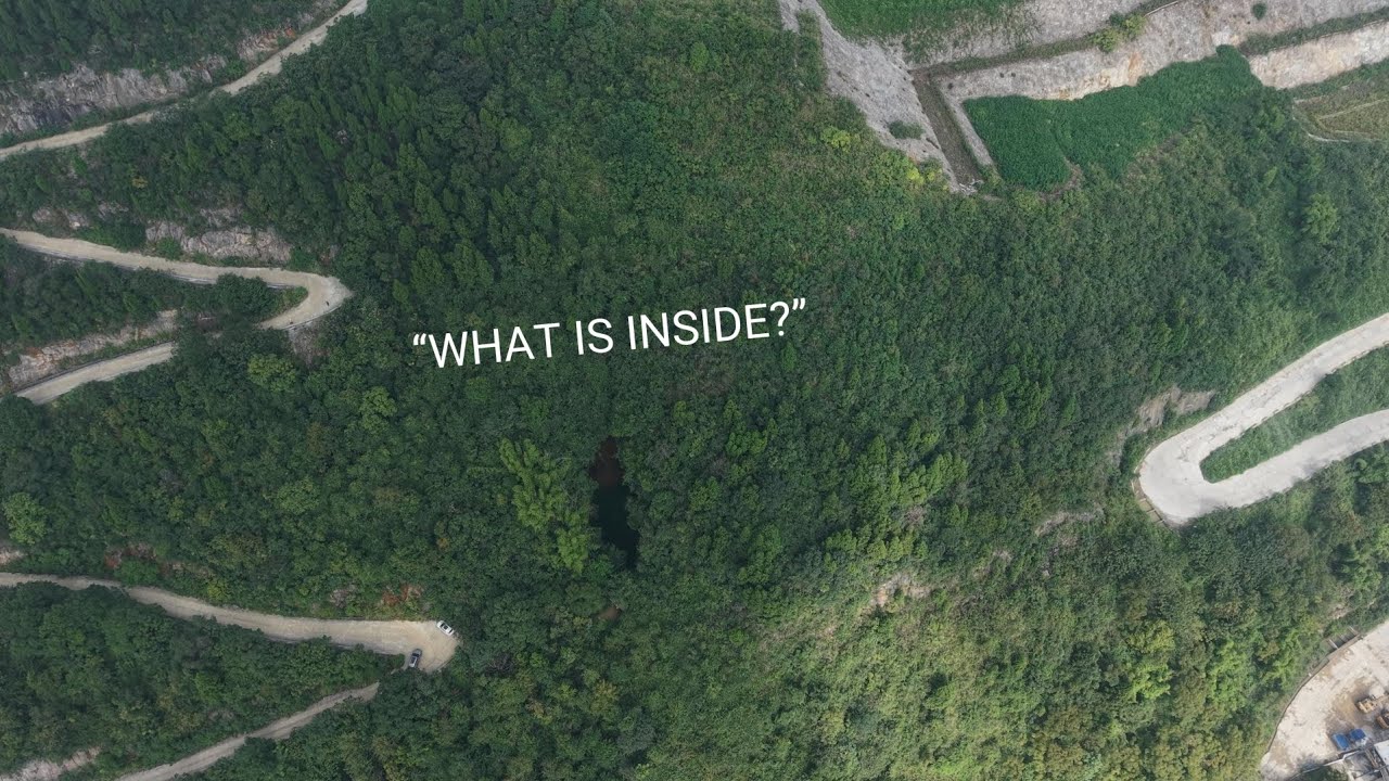 What’s Inside China’s Strangest Sinkhole?中国最诡异的天坑里，到底藏着什么？