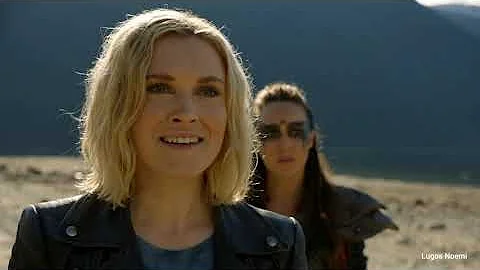 Does Clarke date Lexa?
