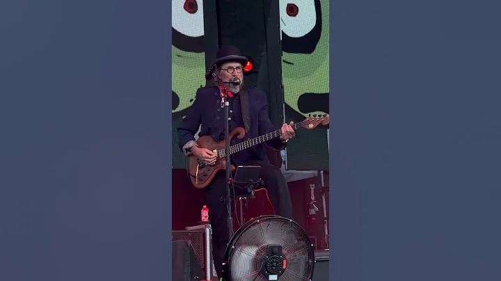 Today I finally got to see Les Claypool and yell “Primus Sucks” #iykyk