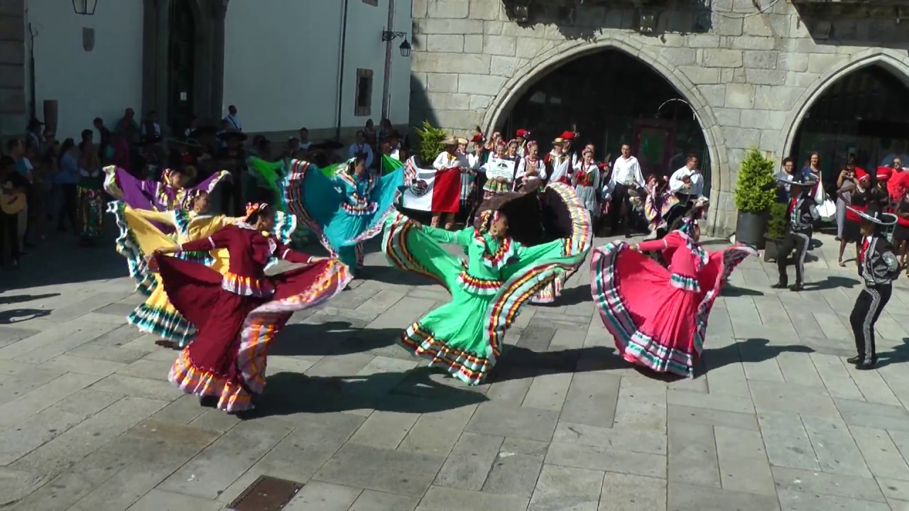 Mexican folk dance: Son de la Negra & Jarabe Tapatío mexicano restaurant