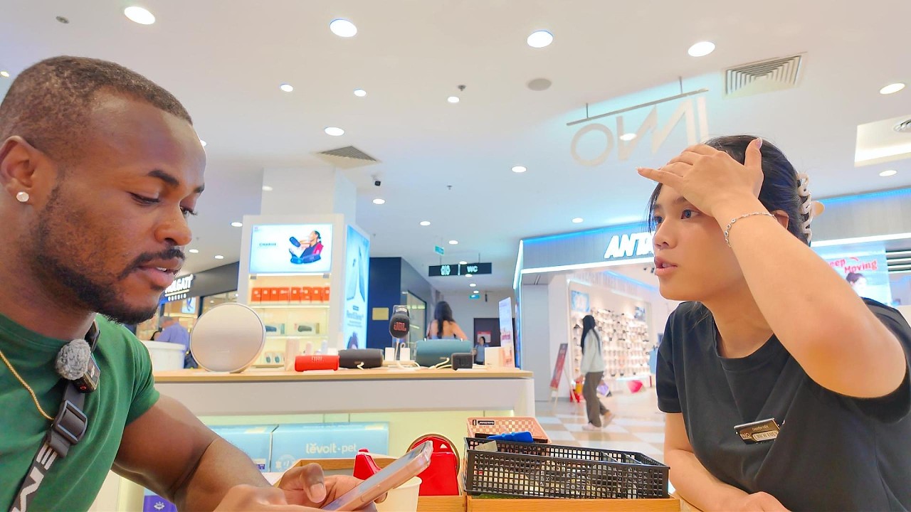 Она продолжала смотреть на меня... Поэтому я сказал ВОТ ЭТО 😳😍 Я гулял по Vincom Plaza, сегодня б...