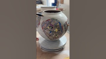 Making textures - Decorating the pot #pottery #texture #slips #handmade #potteryprocess #relaxvideo