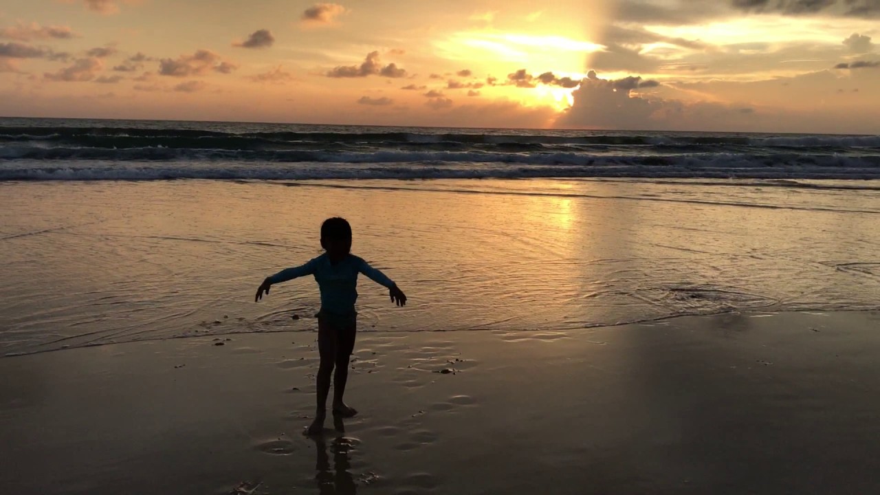 karon beach sunset gymnastic in phuket by プーケットしまかぜ案内