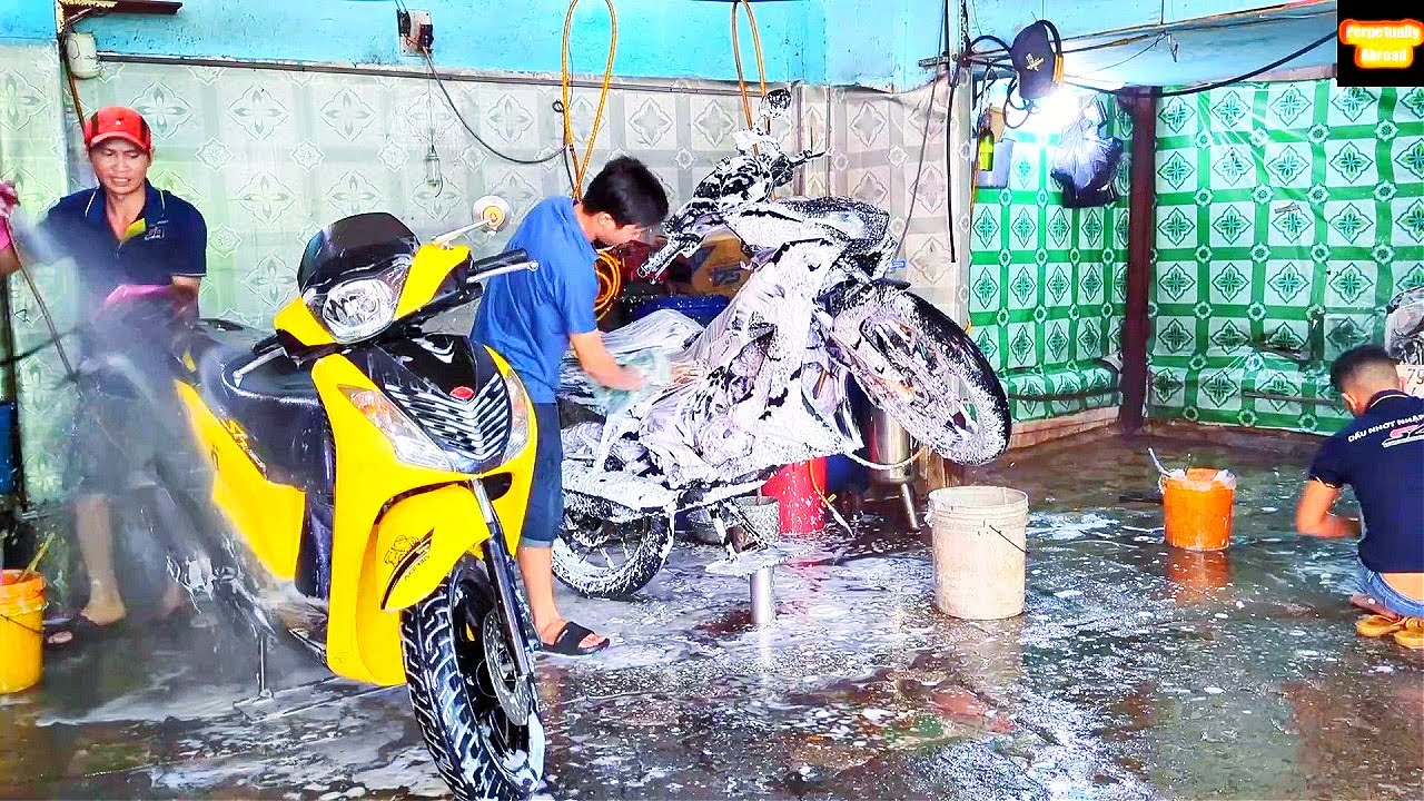 1.3 USD BIKE WASH IN VIETNAM Washing DIRTY Motorcycle For A Cheap