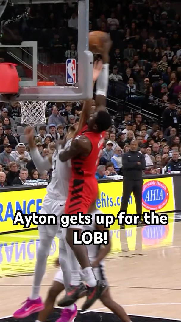 Ayton gets UP for the Alley-Oop JAM!