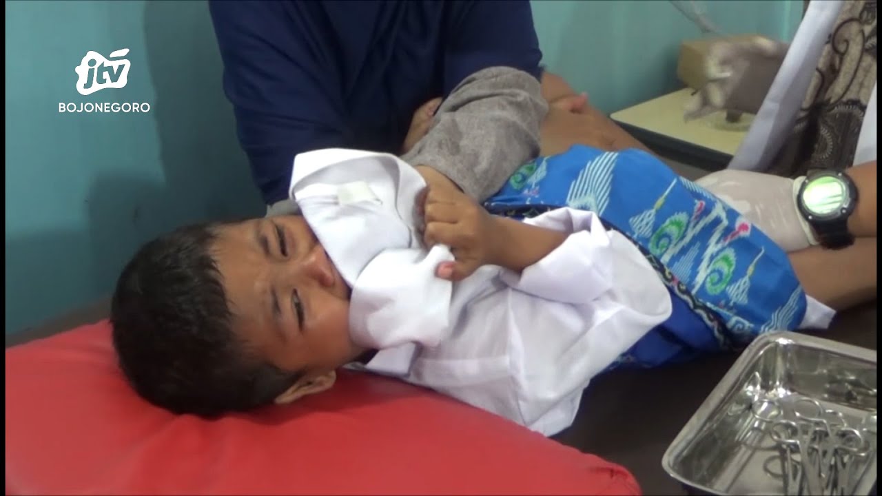 Jerit Dan Tangis Warnai Acara Khitanan Massal