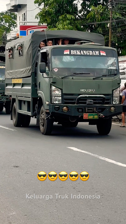 🔥 Barisan Truk TNI Kodam Jaya Sakti, Bekangdam melintasi jalan ramai #military #tni #truktentara