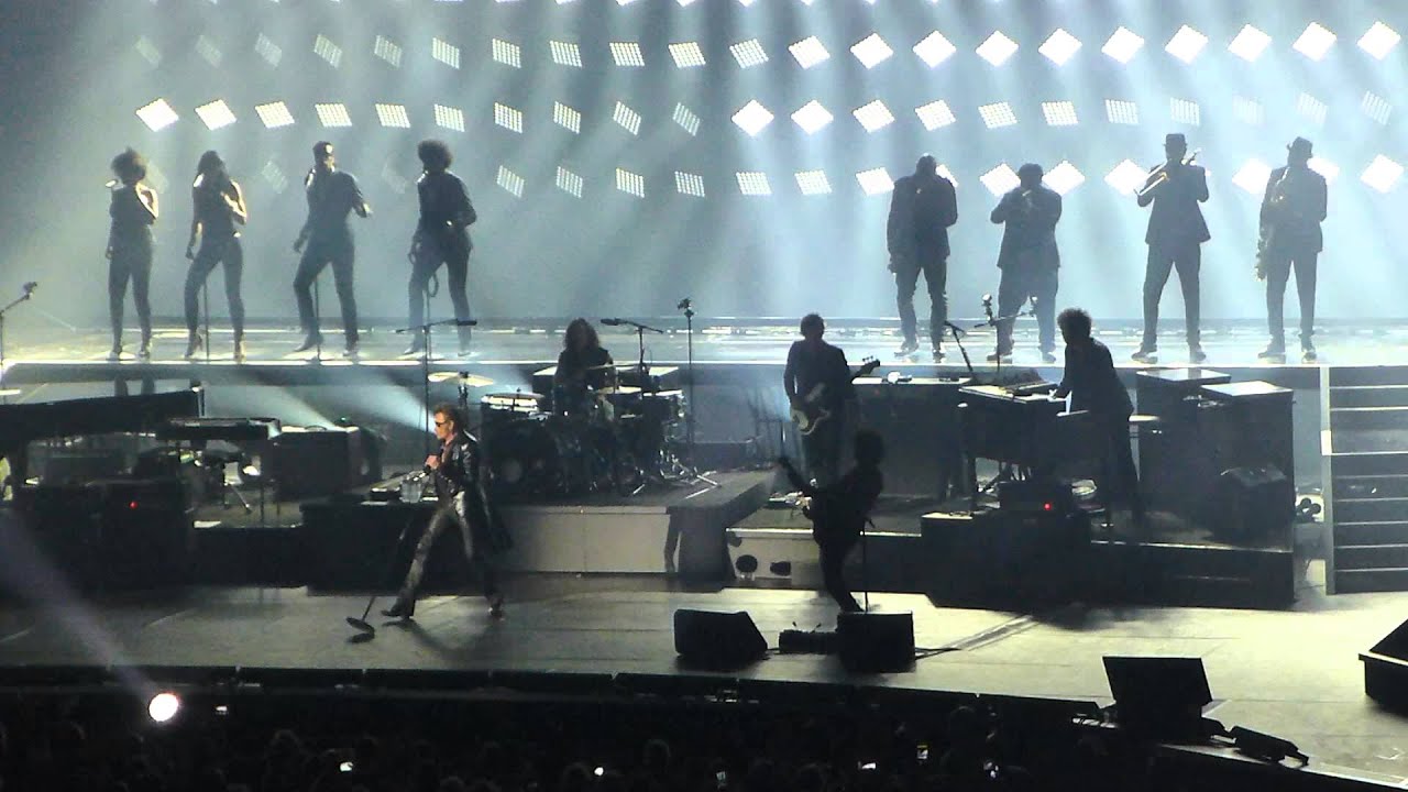 Johnny Hallyday-Intro (Rester Vivant)-Zénith de Strasbourg 2015