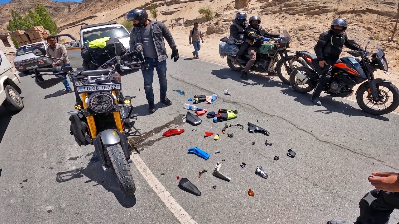 We Met With an ACCIDENT in LEH 🇮🇳| Scariest Moment of Our Entire