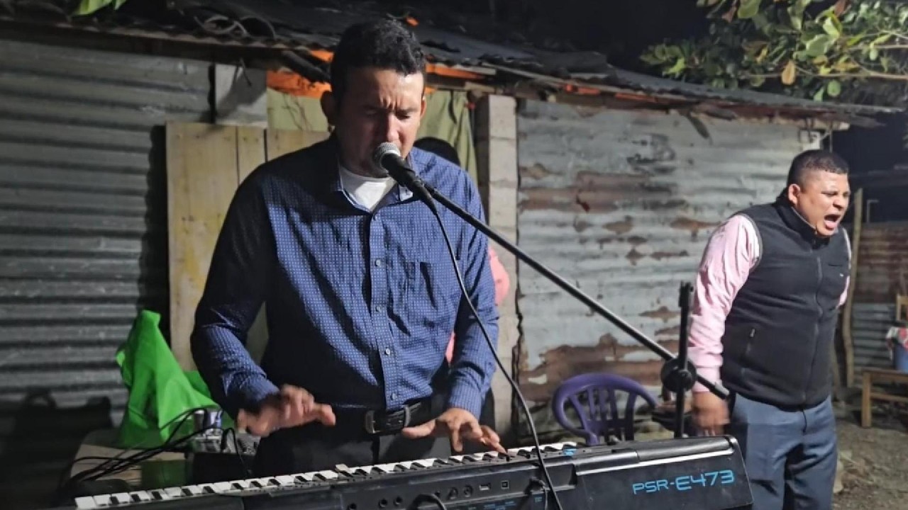 Coros de Fuego / Coros Alegres / Coros Avivamiento (Popurrí de coros)