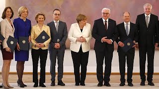 Die neue deutsche regierung steht: kanzlerin angela merkel wurde
wiedergewählt und anschließend vereidigt. auch minister wurden
offiziell ernannt.…lesen ...