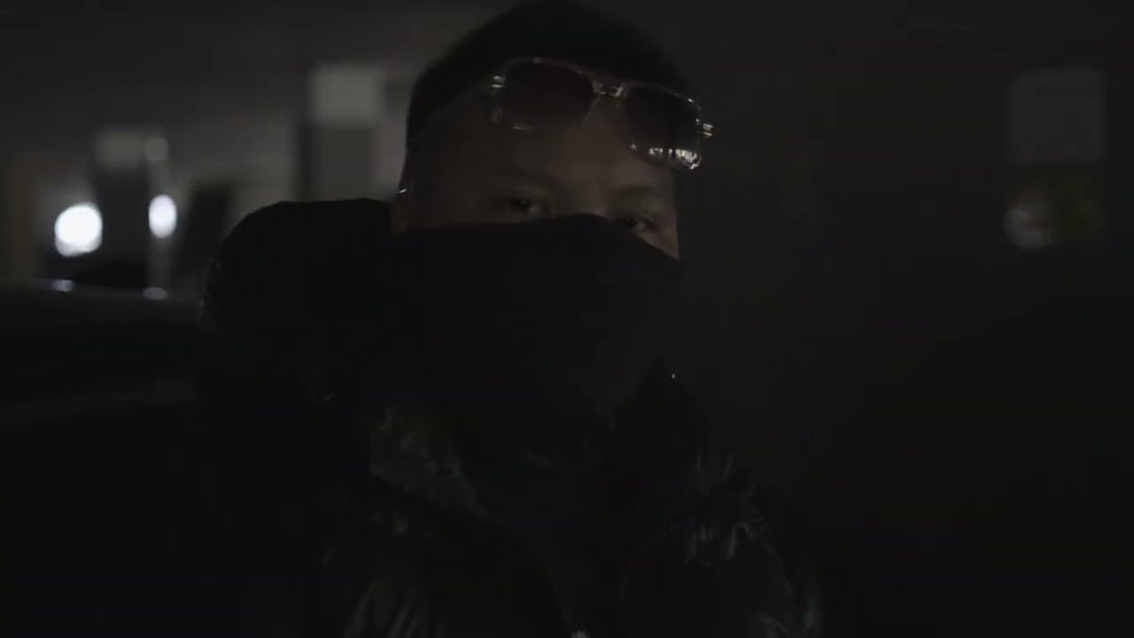 MIGO & DD - DRESSCODE BLACK (Official Video) auf YouTube ansehen MIGO & DD - DRESSCODE BLACK (Official Video) auf YouTube ansehen